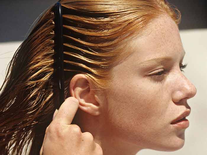 Tóc trệt, hoặc tóc dầu là sản phẩm của việc những tuyến buồn phiền nhớt sinh hoạt quá mức